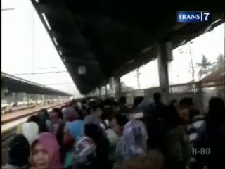 Demo Tolak Penghapusan KRL Ekonomi Meluas