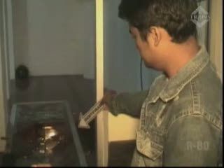Geng Motor Rusak Pintu Kaca Apotik