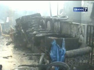  Anak Bermain Korek Api, 4 Rumah Terbakar