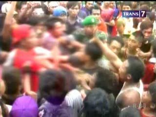 Saling Senggol Saat Joget Dangdut, Pemuda Tawuran