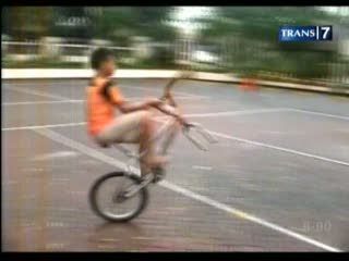 Hebat! Aksi Freestyler BMX Roda Satu