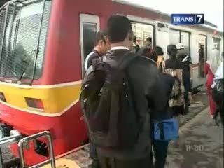 Jadwal KRL Berubah, Penumpang Kebingunan