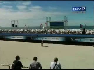 Aksi Usain Bolt Bermain Footvolley