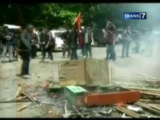 Demo, Mahasiswa Rusak Fasilitas Kampus