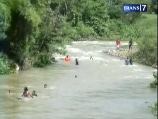 Selamatkan Perahu, Nelayan Hanyut