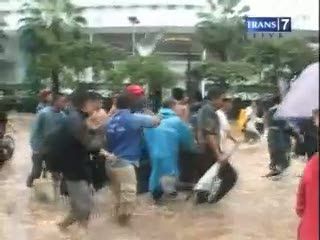 Pengingat Tugas Jokowi Lewat Mural