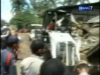 Pamong Praja Bongkar Warung Mesum