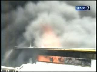 Pabrik Sarung Terbakar, Warga Panik