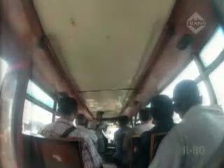 Aksi Preman di Dalam Bus