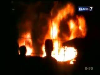 Kapal BBM Terbakar, Korban Dilarikan ke Rumah Sakit