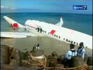 Bangkai Pesawat Lion Air Masih Terapung