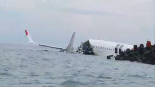 Sebagian Bangkai Pesawat Masih di Laut