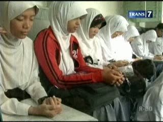 Siswa Tegang Hadapi UN Hari Pertama