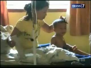 Balita Tertembak Peluru Nyasar
