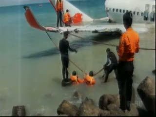 Evakuasi Bangkai Pesawat Kembali Dilanjutkan