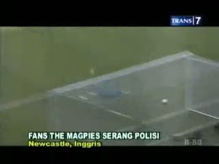 Fans The Magpies Serang Polisi
