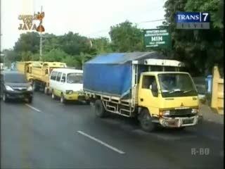 Jelang Kenaikan, Warga Panik Borong BBM Jelang Kenaikan, Warga Panik Borong BBM