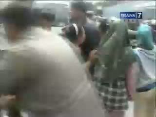 Penggusuran Lapak PKL Ricuh