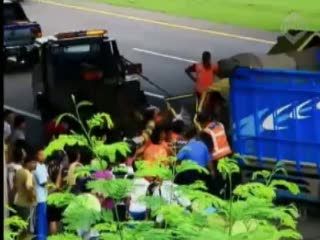 Dua Truk Bertabrakan, 3 tewas 2 Terluka