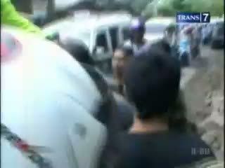 Pencuri Dikeroyok Massa, Korban Menangis