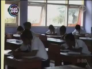 Siswa Tertidur Pulas Ketika Ujian