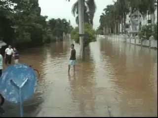 Air Masih Rendam Kedoya dan Apartemen Westling