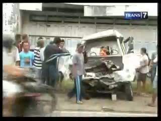 Truk TNI Tabrak Mobil Pick Up, 1 Tewas