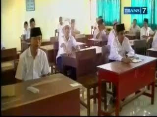 Peserta Ujian Nasional Panik Menanti Soal Ujian