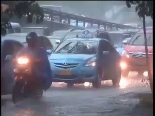 Hujan, Jalanan Jakarta Pasti Macet