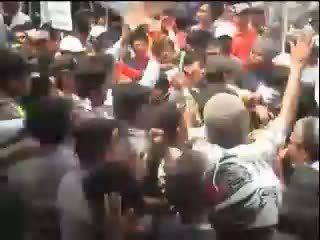 Ratusan Warga Duri Kepa Ricuh dengan Aparat