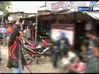 Bubarkan Tawuran SMP, Polisi Lepaskan Tembakan