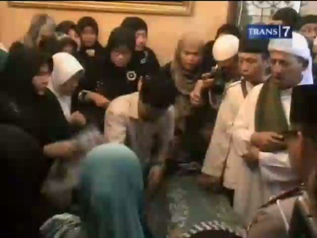 Ustad Jeffry Al Buchori Dimakamkan 