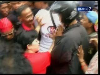 HUT Depok Ricuh, Ibu-ibu Pingsan