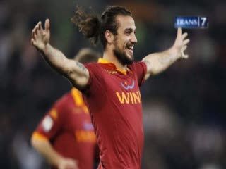 Hat-trick Osvaldo Lambungkan I Lupi