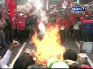 Buruh Padati Depan Istana Merdeka