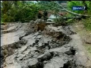 Tanah Amblas Misterius, 2 Ribu Warga Mengungsi