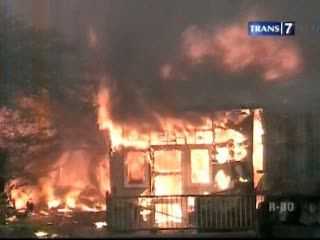 Puluhan Rumah Ludes Terbakar di Kp Pulo
