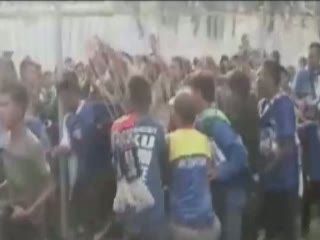 Jebol Pagar Stadion, Suporter Sepakbola Ricuh
