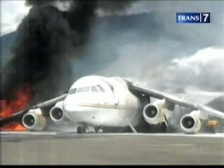 Pesawat Terbakar, Bandara Ditutup 3 Jam