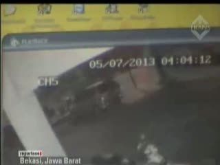 Hitungan Menit, Pencurian Mobil Box Terekam CCTV