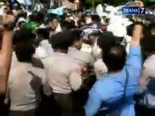 Unjuk Rasa Protes Mutasi & Potong Gaji Guru