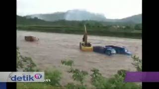 Alat Pancing Bantu Selamatkan 5 Korban Banjir Bandang 