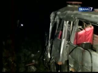 Bus Sarat Penumpang Terjun ke Jurang, 4 Orang Tewas