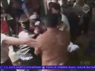 Satu Keluarga Korban Pembunuhan Dimakamkan