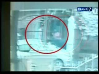 Perampokan Rumah Terekam CCTV