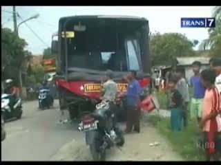 Ugal-ugalan, 2 Bus Tabrakan