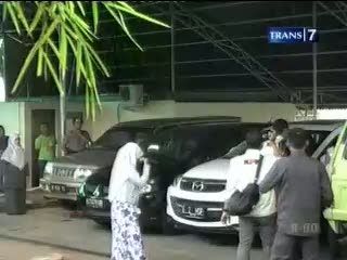 KPK Dikawal Brimob, Sita Mobil di Kantor PKS