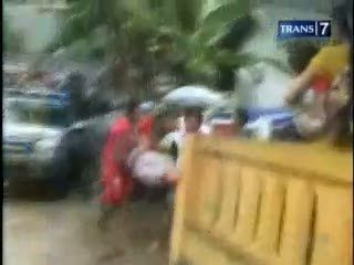 Histeris, Evakuasi Korban Banjir Banjir Bandang