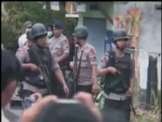 Densus 88 Geledah Rumah Keponakan Abu Bakar Baasyir