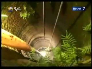 Dukun Pijat Tewas Terjun ke Sumur